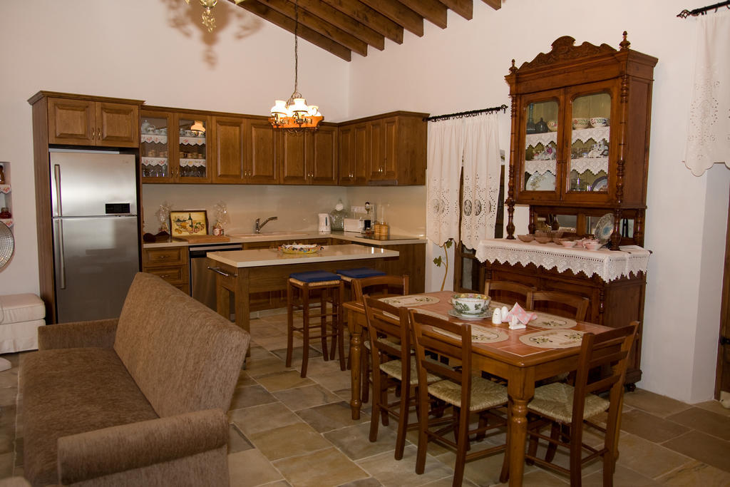 Xenios Cottages Lofou Zimmer foto